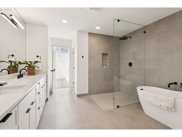 60 CONDOLEA Ter, Lake Oswego, OR 97035