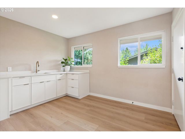 60 CONDOLEA Ter, Lake Oswego, OR 97035