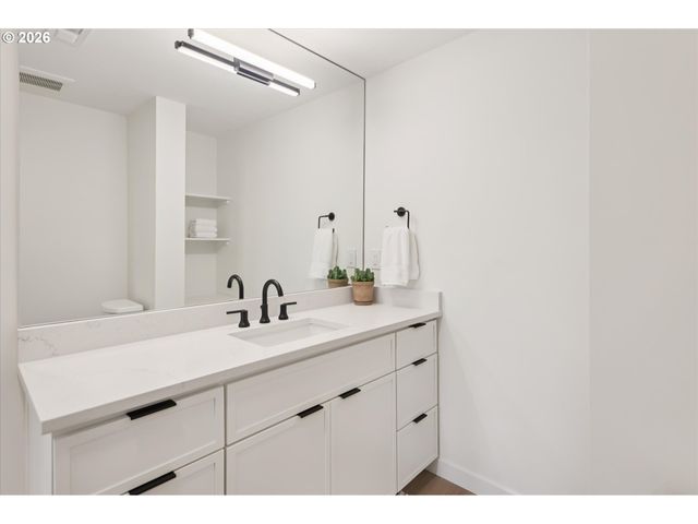 60 CONDOLEA Ter, Lake Oswego, OR 97035