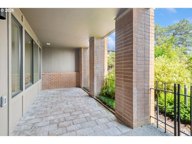 60 CONDOLEA Ter, Lake Oswego, OR 97035