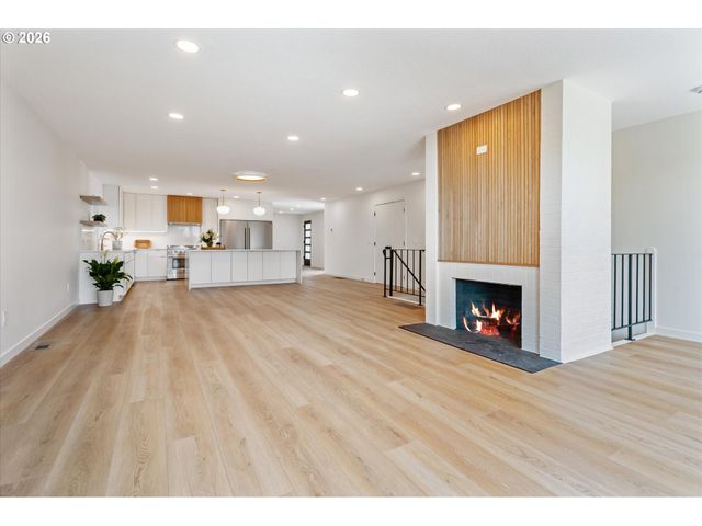 60 CONDOLEA Ter, Lake Oswego, OR 97035