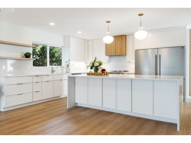 60 CONDOLEA Ter, Lake Oswego, OR 97035