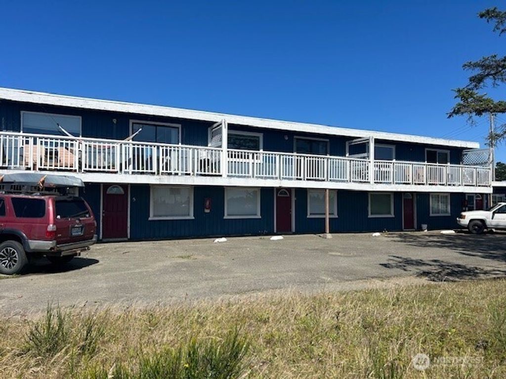 679 NW Point Brown Avenue, Ocean Shores, WA 98569