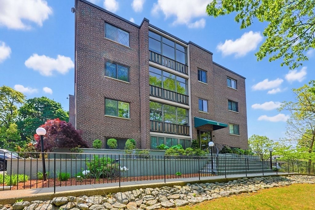 62 South St 1A, Quincy, MA 02169