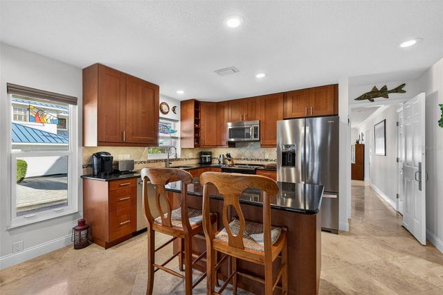 1671 WATERMARK CIRCLE NE, St Petersburg, FL 33702