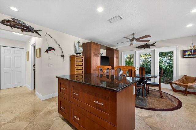 1671 WATERMARK CIRCLE NE, St Petersburg, FL 33702