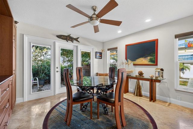 1671 WATERMARK CIRCLE NE, St Petersburg, FL 33702