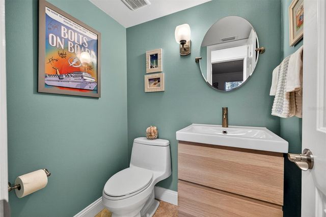 1671 WATERMARK CIRCLE NE, St Petersburg, FL 33702