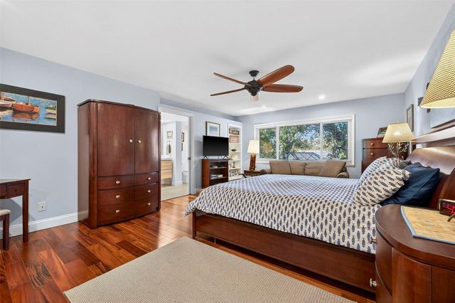 1671 WATERMARK CIRCLE NE, St Petersburg, FL 33702