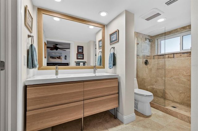 1671 WATERMARK CIRCLE NE, St Petersburg, FL 33702