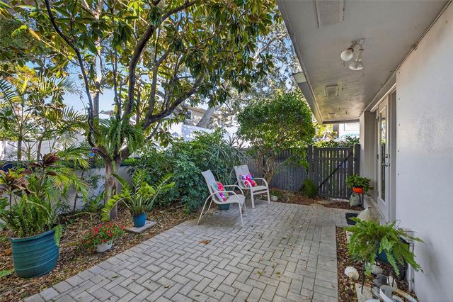 1671 WATERMARK CIRCLE NE, St Petersburg, FL 33702