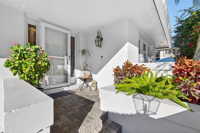 1671 WATERMARK CIRCLE NE, St Petersburg, FL 33702