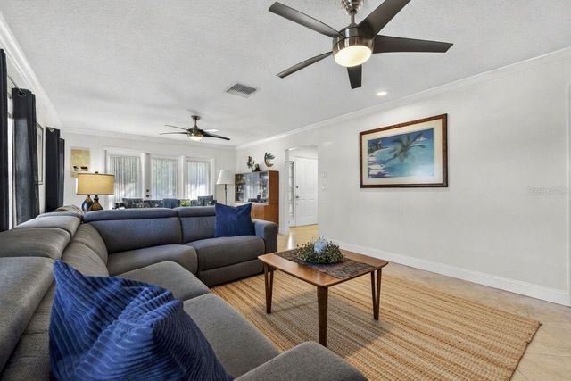 1671 WATERMARK CIRCLE NE, St Petersburg, FL 33702