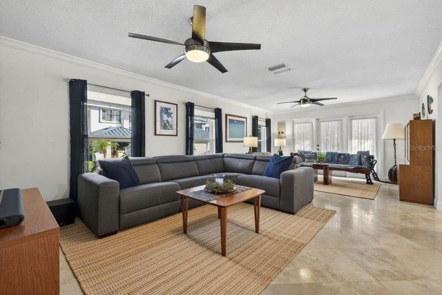 1671 WATERMARK CIRCLE NE, St Petersburg, FL 33702