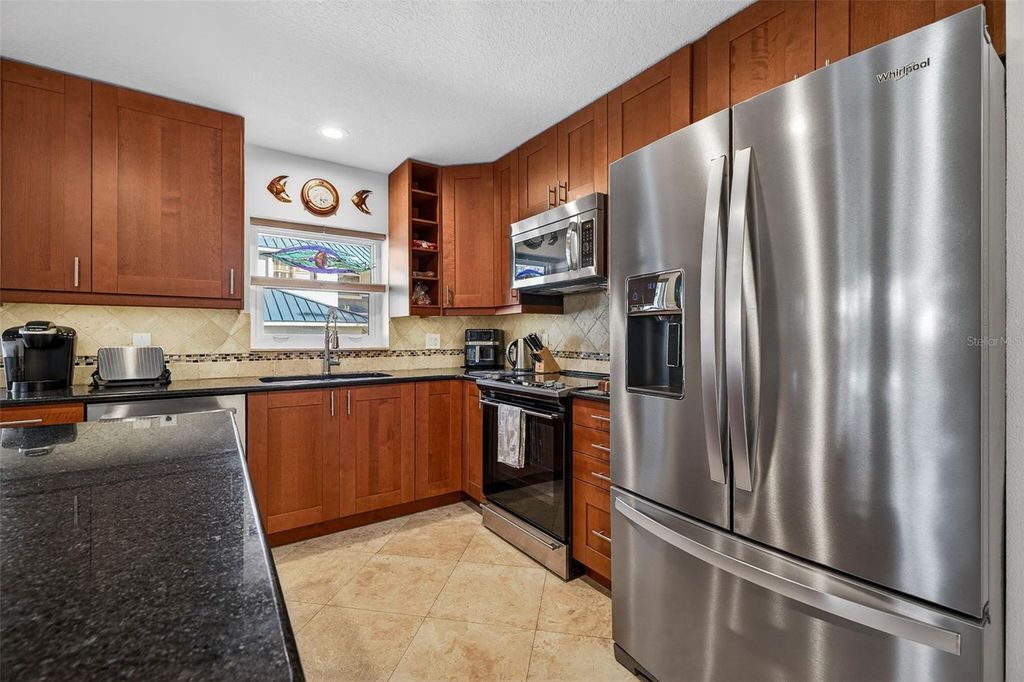 Image 15 of property listing at 1671 WATERMARK CIRCLE NE, St Petersburg, FL 33702