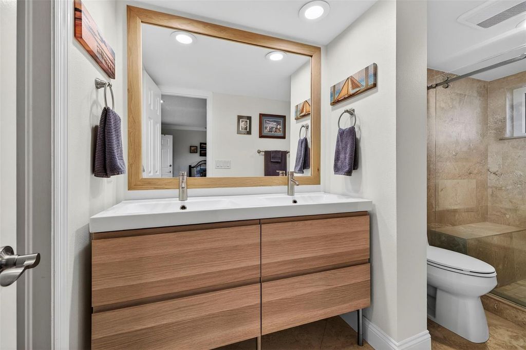 Image 24 of property listing at 1671 WATERMARK CIRCLE NE, St Petersburg, FL 33702