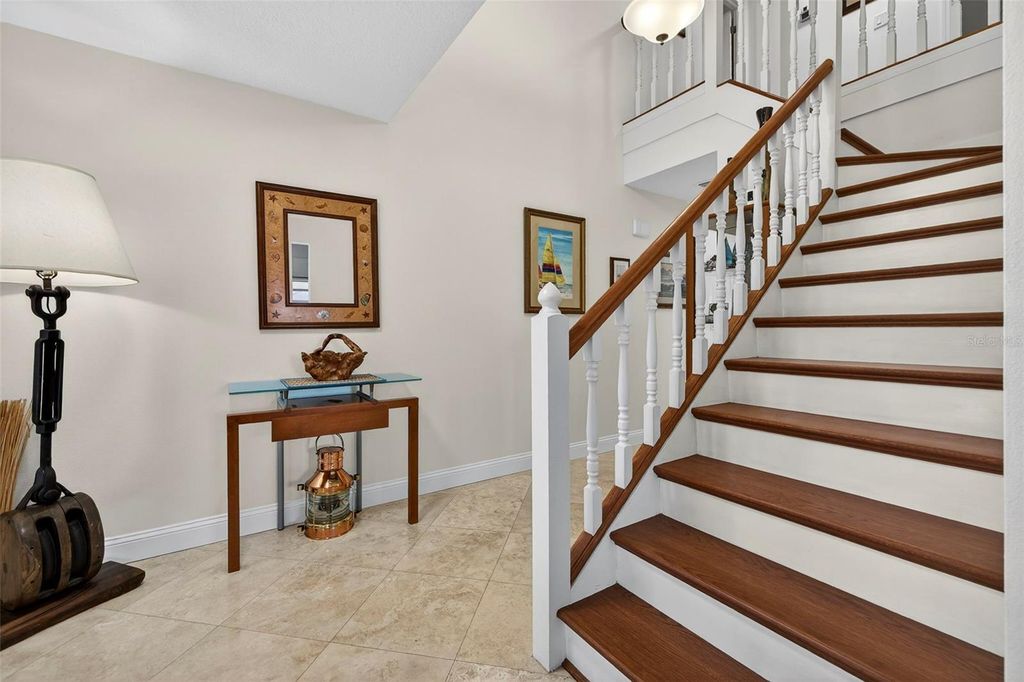 Image 29 of property listing at 1671 WATERMARK CIRCLE NE, St Petersburg, FL 33702