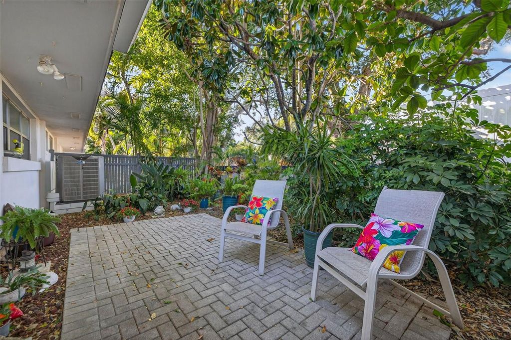 Image 37 of property listing at 1671 WATERMARK CIRCLE NE, St Petersburg, FL 33702