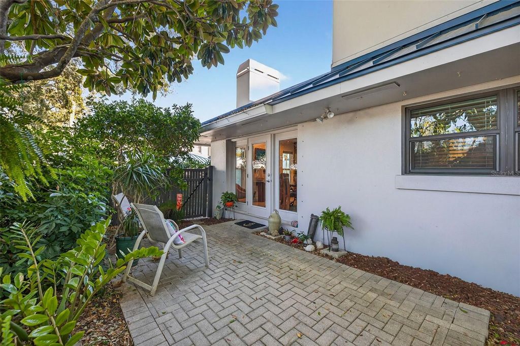 Image 38 of property listing at 1671 WATERMARK CIRCLE NE, St Petersburg, FL 33702