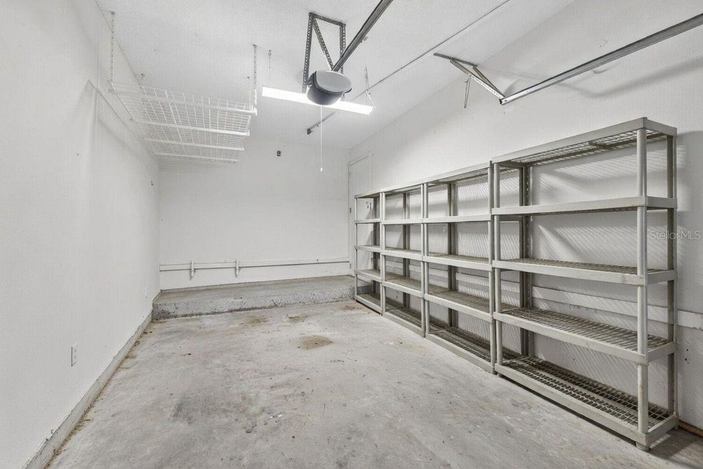 Image 40 of property listing at 1671 WATERMARK CIRCLE NE, St Petersburg, FL 33702