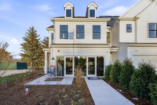 2025 Kensington Lane 03002, Hoffman Estates, IL 60169