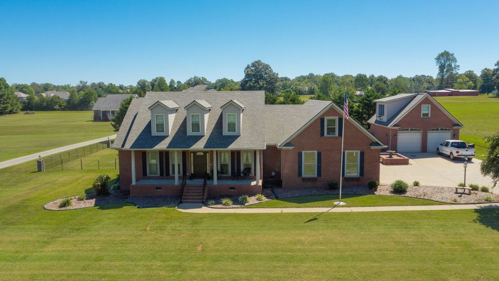 9 Harris Rd, Fayetteville, TN 37334