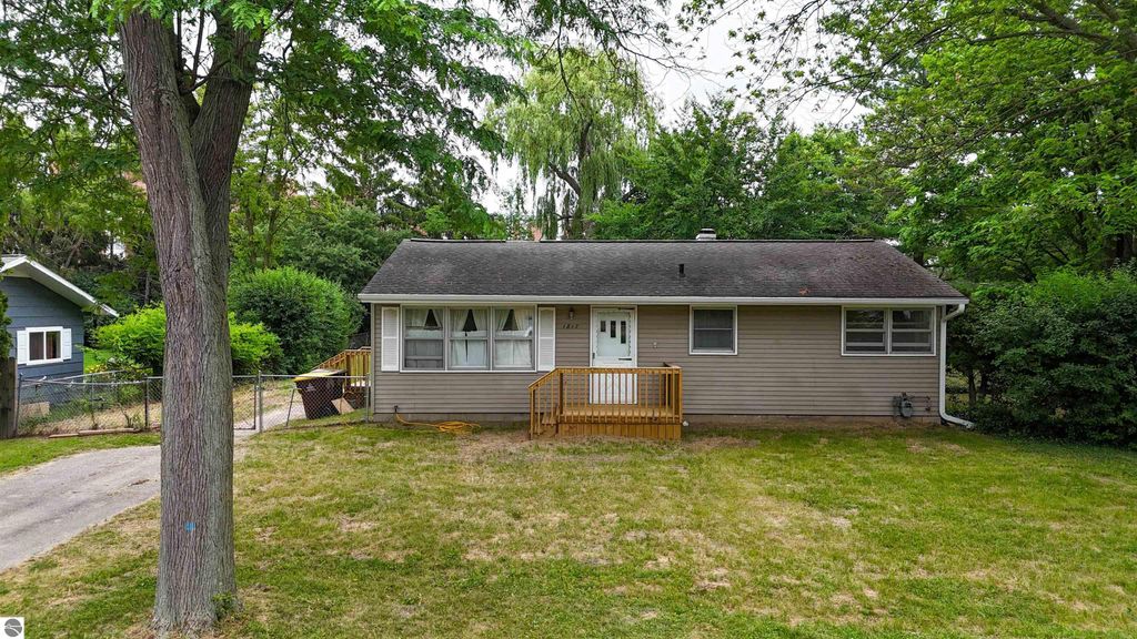 Image 1 of property listing at 1817 Stockman, Mt Pleasant, MI 48858