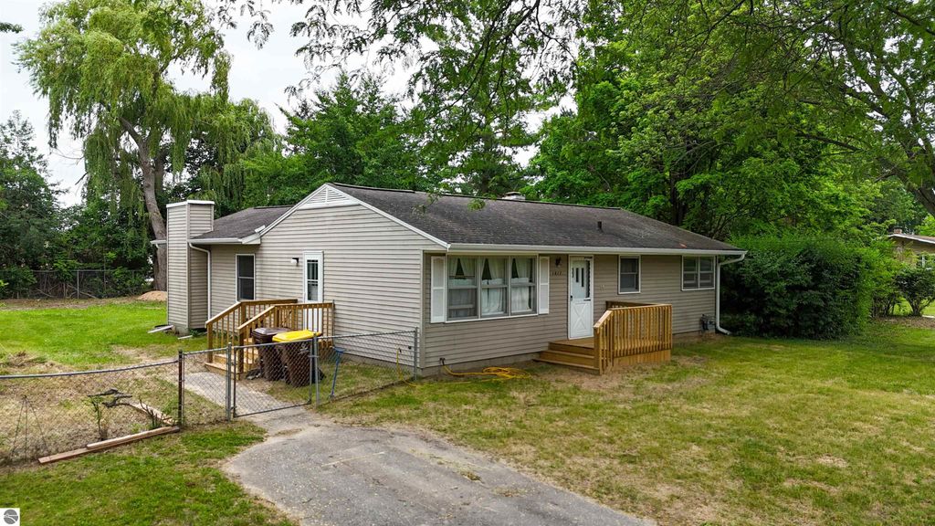 Image 2 of property listing at 1817 Stockman, Mt Pleasant, MI 48858
