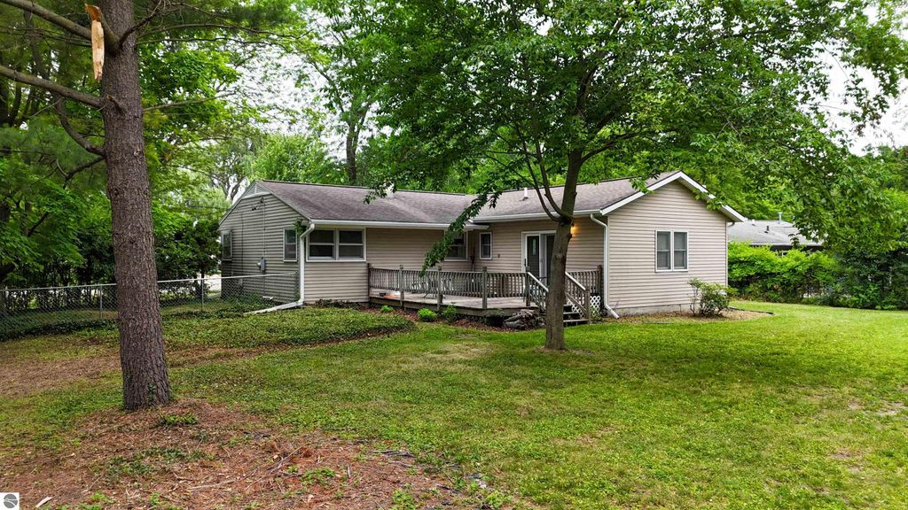 Image 4 of property listing at 1817 Stockman, Mt Pleasant, MI 48858