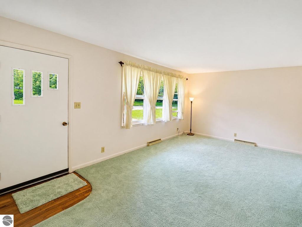 Image 6 of property listing at 1817 Stockman, Mt Pleasant, MI 48858