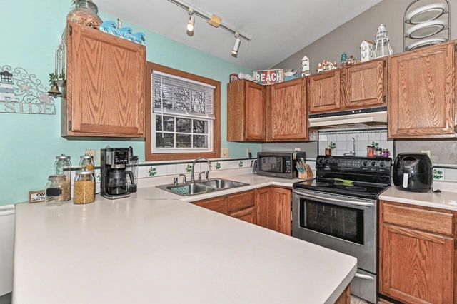 747 E Quail RUN, Oak Creek, WI 53154