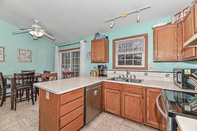 747 E Quail RUN, Oak Creek, WI 53154