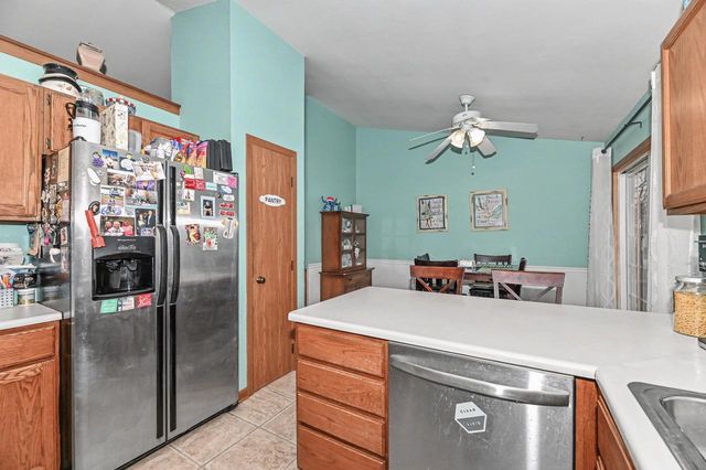 747 E Quail RUN, Oak Creek, WI 53154