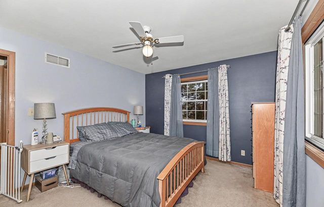 747 E Quail RUN, Oak Creek, WI 53154