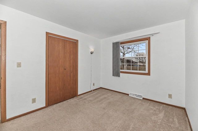 747 E Quail RUN, Oak Creek, WI 53154