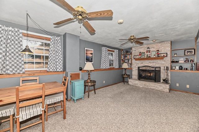 747 E Quail RUN, Oak Creek, WI 53154