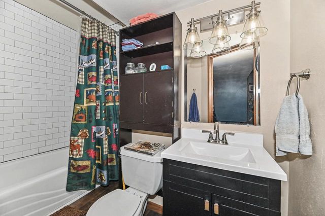 747 E Quail RUN, Oak Creek, WI 53154