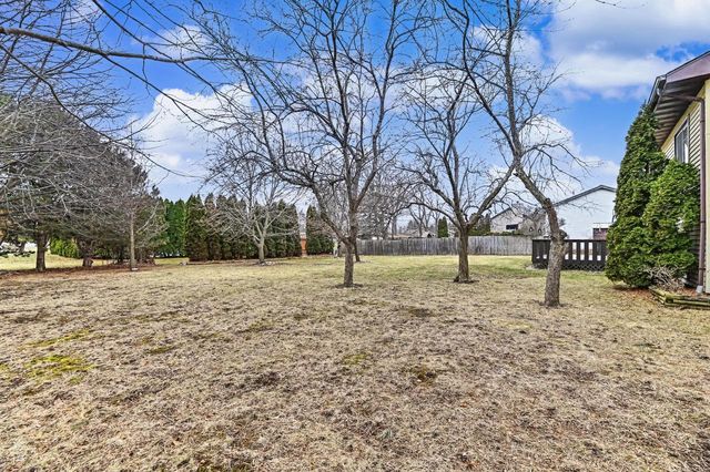 747 E Quail RUN, Oak Creek, WI 53154