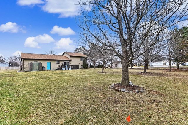 747 E Quail RUN, Oak Creek, WI 53154