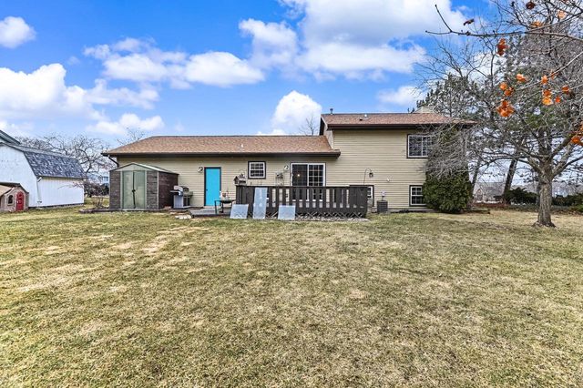 747 E Quail RUN, Oak Creek, WI 53154