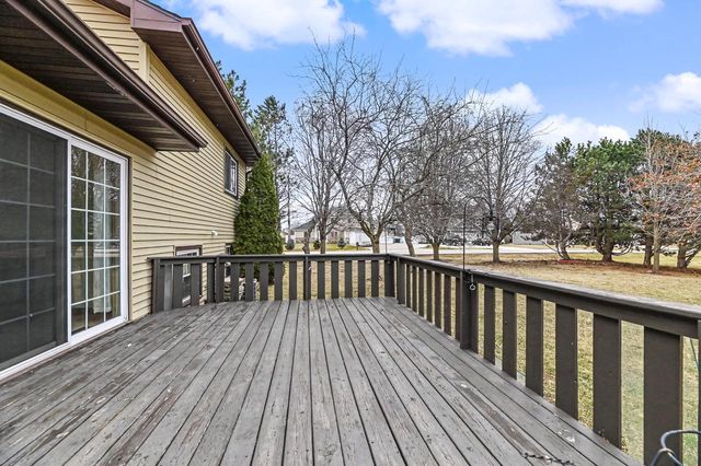 747 E Quail RUN, Oak Creek, WI 53154