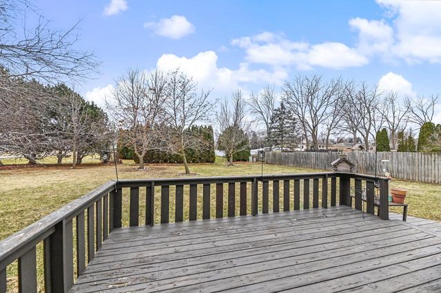 747 E Quail RUN, Oak Creek, WI 53154