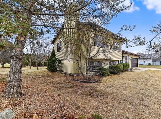 747 E Quail RUN, Oak Creek, WI 53154