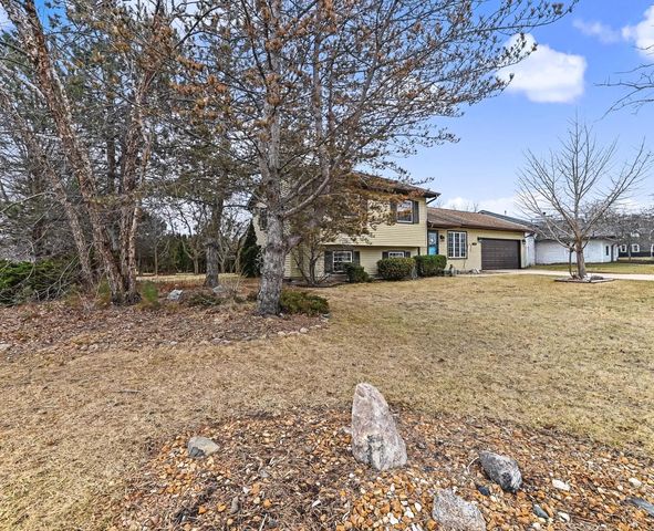 747 E Quail RUN, Oak Creek, WI 53154