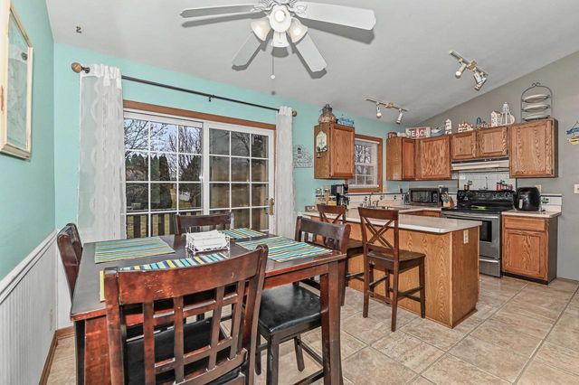 747 E Quail RUN, Oak Creek, WI 53154