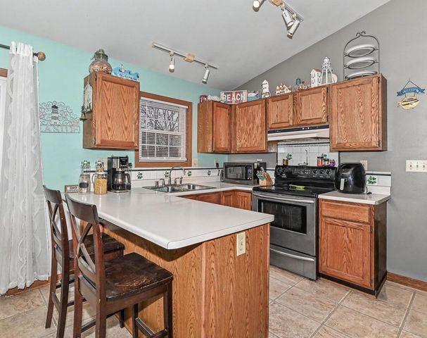 747 E Quail RUN, Oak Creek, WI 53154