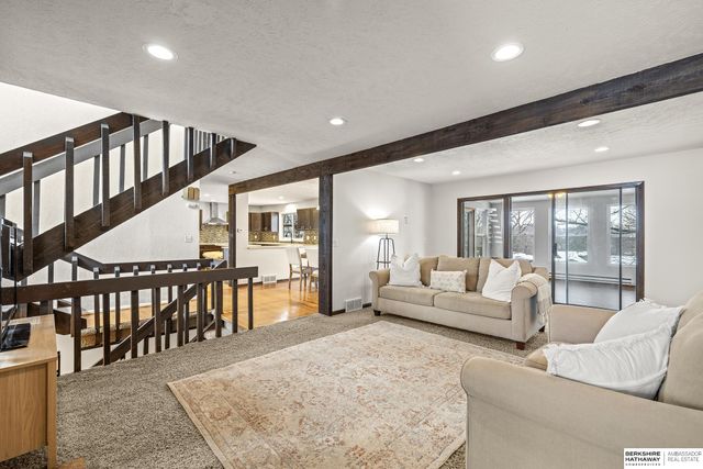 406 S 150th Circle, Omaha, NE 68154