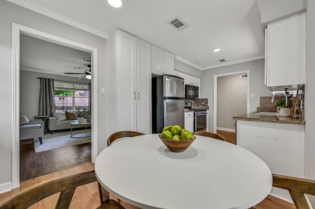 115 S 8th Street, Alvin, TX 77511