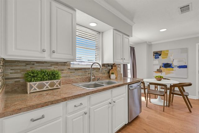 115 S 8th Street, Alvin, TX 77511
