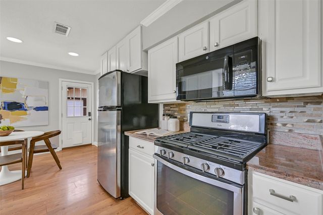115 S 8th Street, Alvin, TX 77511
